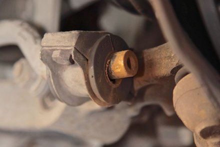 Worn Front Lower Sway Bar Bushings Suspension Problem